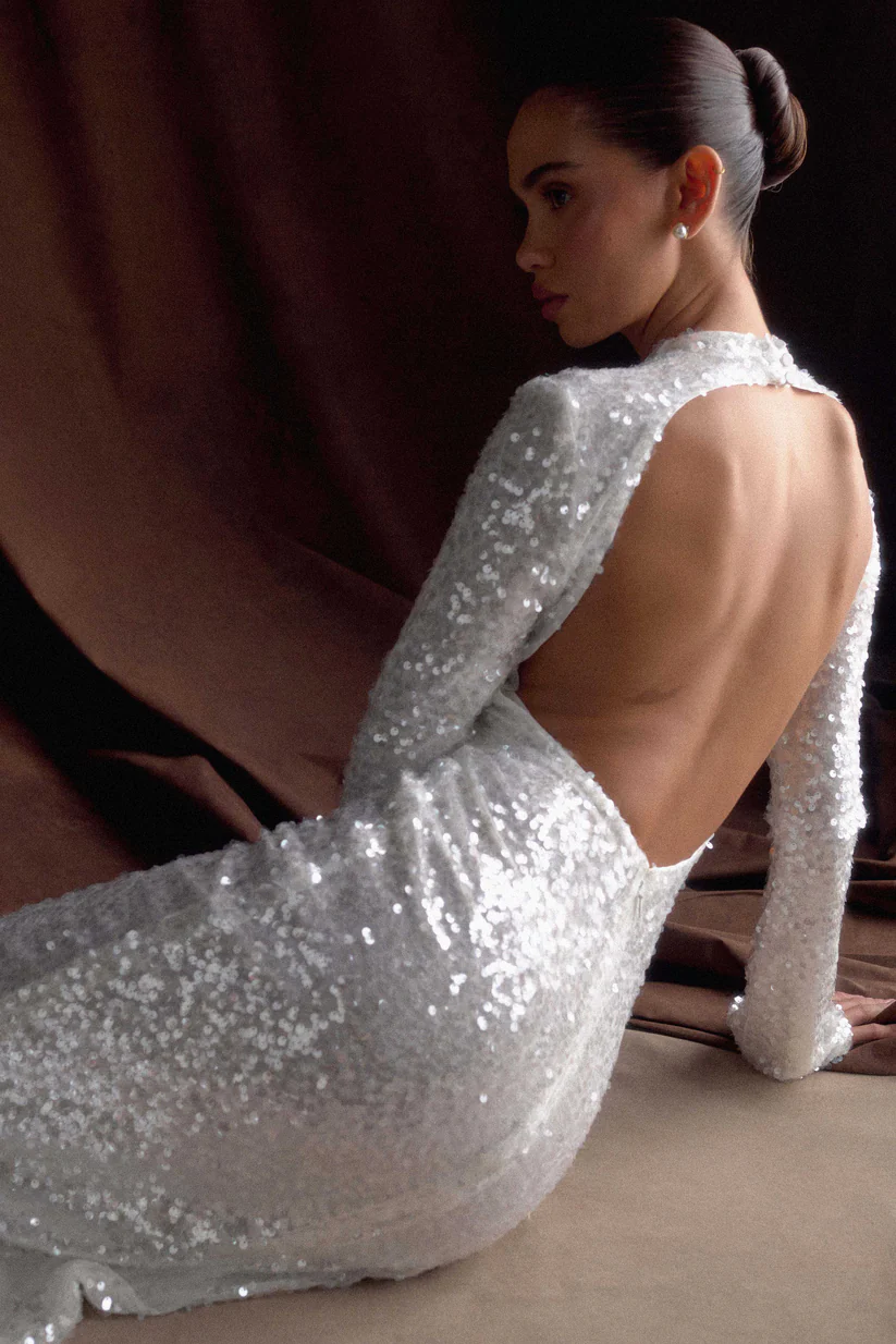 Unmissable Elegance: Discover the Style Power of Sale Dresses at Meshki